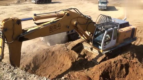 巨力舞动 大型挖掘机高效作业的背后