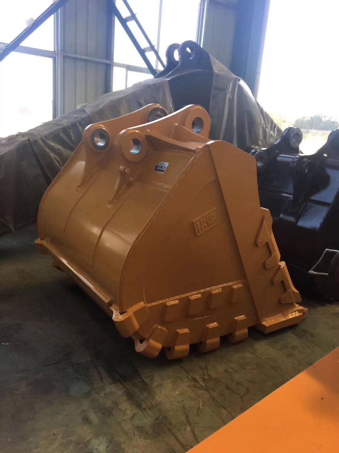 挖掘机土方挖斗与挖机油缸的关键作用与技术解析